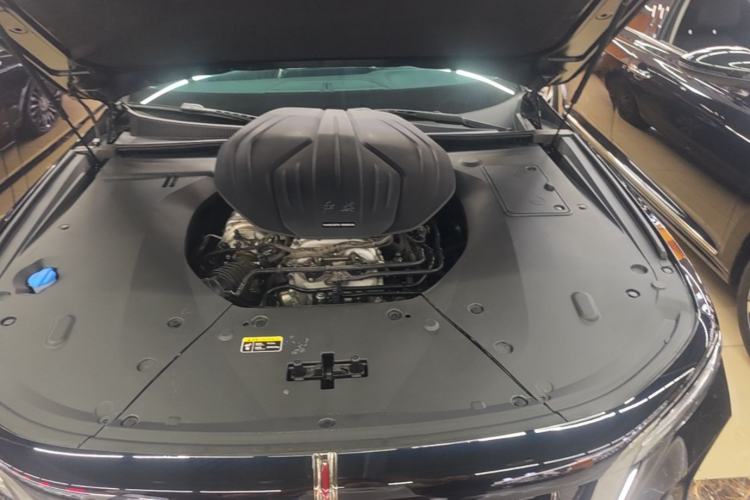 Used Hongqi H9 2025 2.0T Two-Wheel-Drive Flagship Private Enjoyment Style 5 Seats Engine Bay
