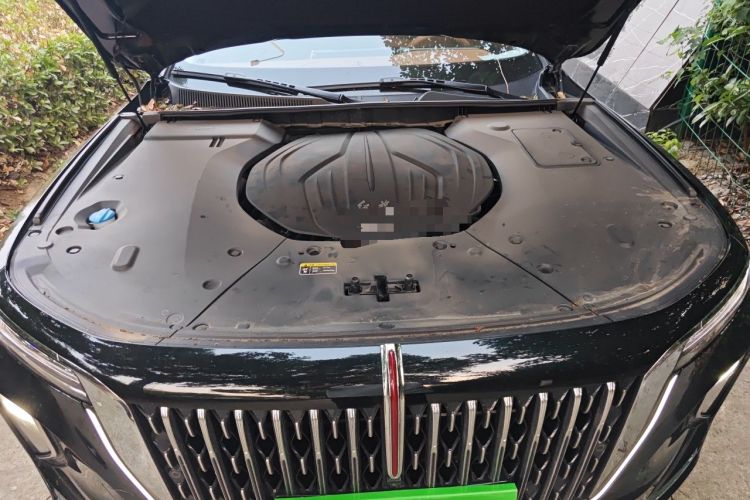 Used Hongqi H9 2025 2.0T Two-Wheel Drive Flagship Luxury Business Edition 5 Seats Engine Bay