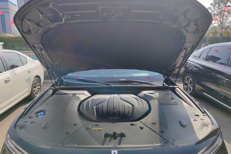 Used Hongqi H9 2025 2.0T Two-Wheel Drive Flagship Luxury Business Edition 5 Seats Engine Bay