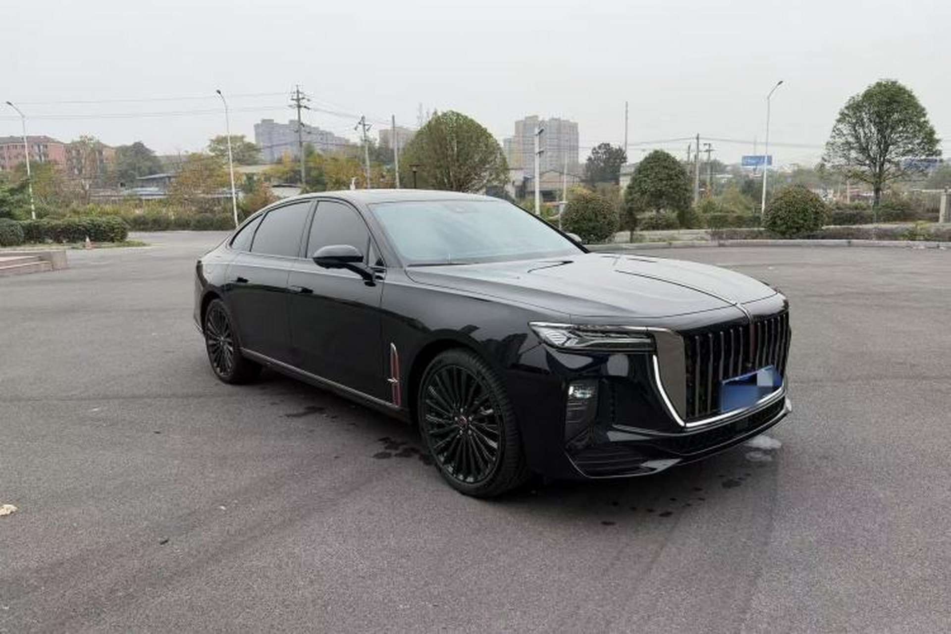 Used Hongqi H9 2025 2.0T Two-Wheel-Drive Flagship Private Enjoyment Style 5 Seats Exterior 2