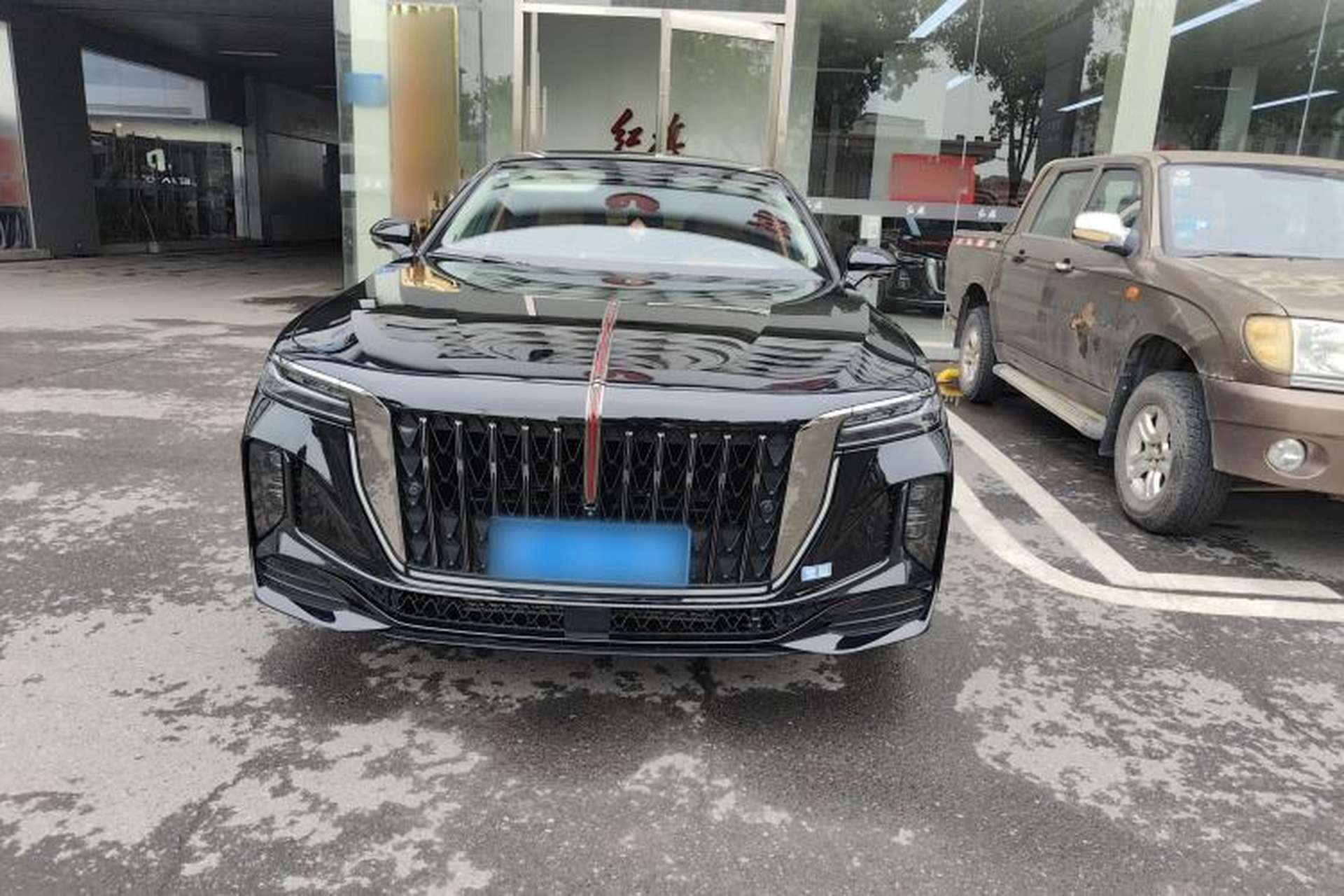 Used Hongqi H9 2025 2.0T Two-Wheel Drive Flagship Private Enjoyment Fashion Edition 5 Seats Exterior 3