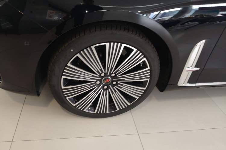 Used Hongqi H9 2025 2.0T Two-Wheel-Drive Flagship Luxury Business Edition 5 Seats Exterior 4