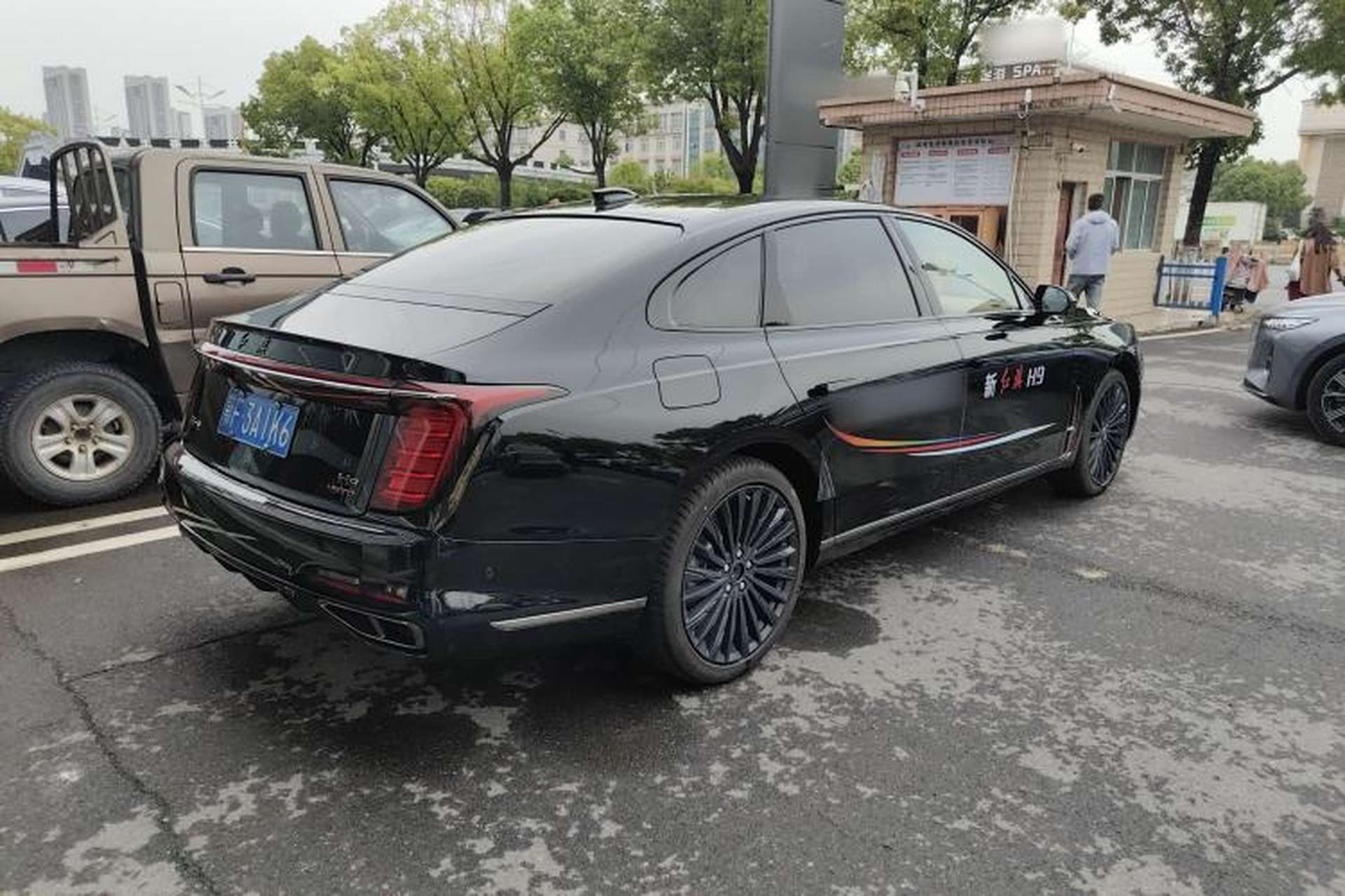 Used Hongqi H9 2025 2.0T Two-Wheel Drive Flagship Private Enjoyment Fashion Edition 5 Seats Exterior 4