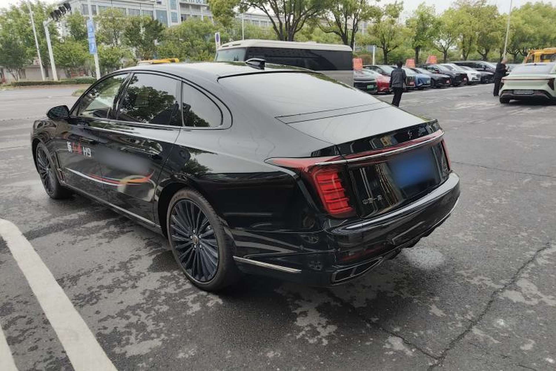 Used Hongqi H9 2025 2.0T Two-Wheel Drive Flagship Private Enjoyment Fashion Edition 5 Seats Exterior 5