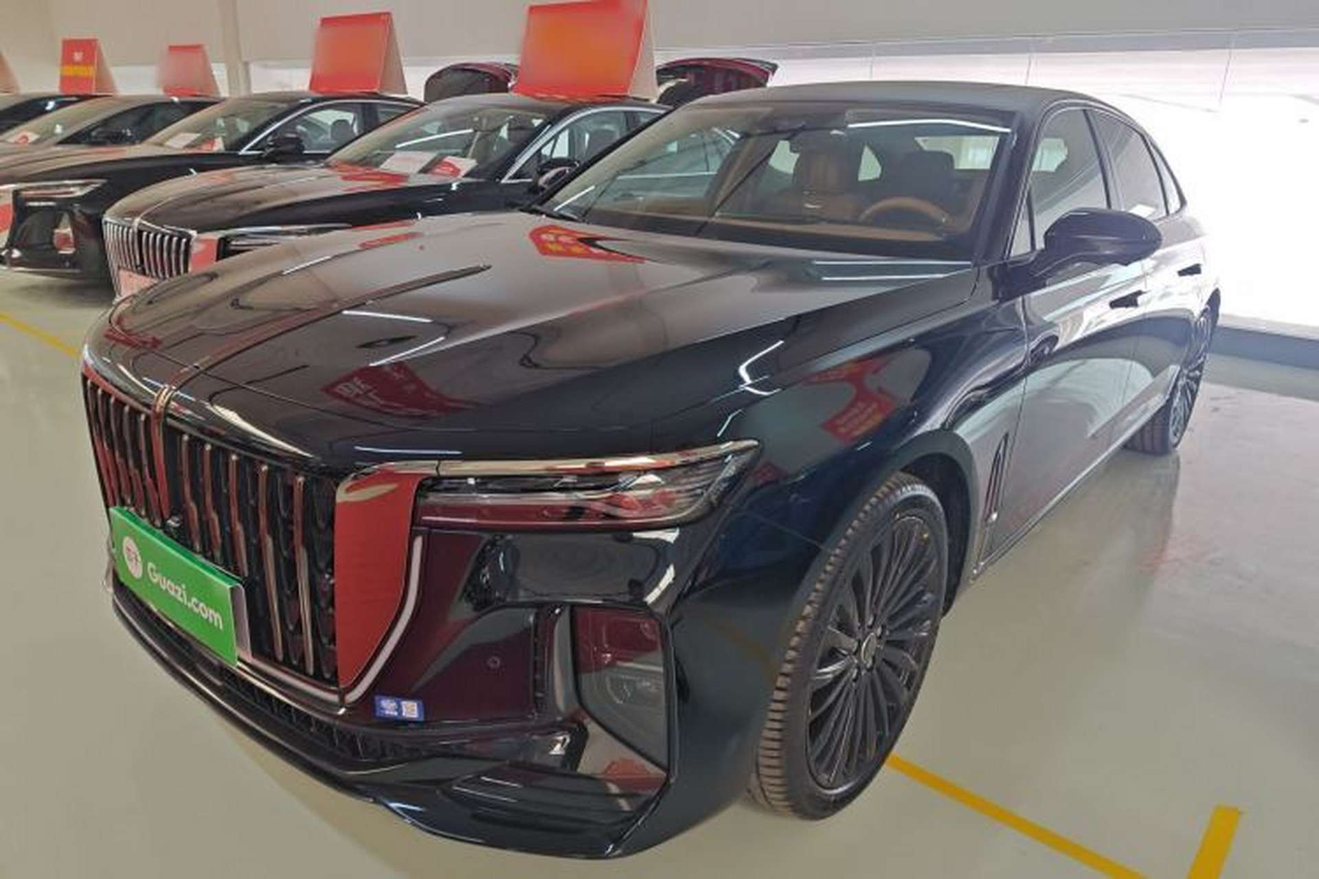 Used Hongqi H9 2025 Model Facelifted 2.0T Two-Wheel Drive Flag-Style Private Enjoyment Fashion Edition, 5 Seats Front Left 45 Deg