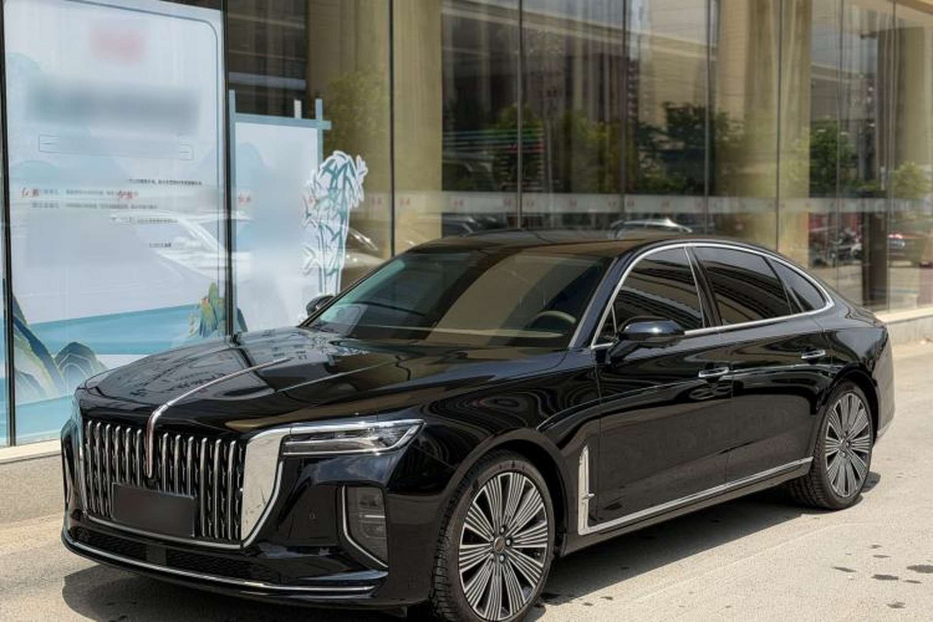 Used Hongqi H9 2025 2.0T Two-Wheel Drive Flagship Luxury Business Edition 5 Seats Front Left 45 Deg
