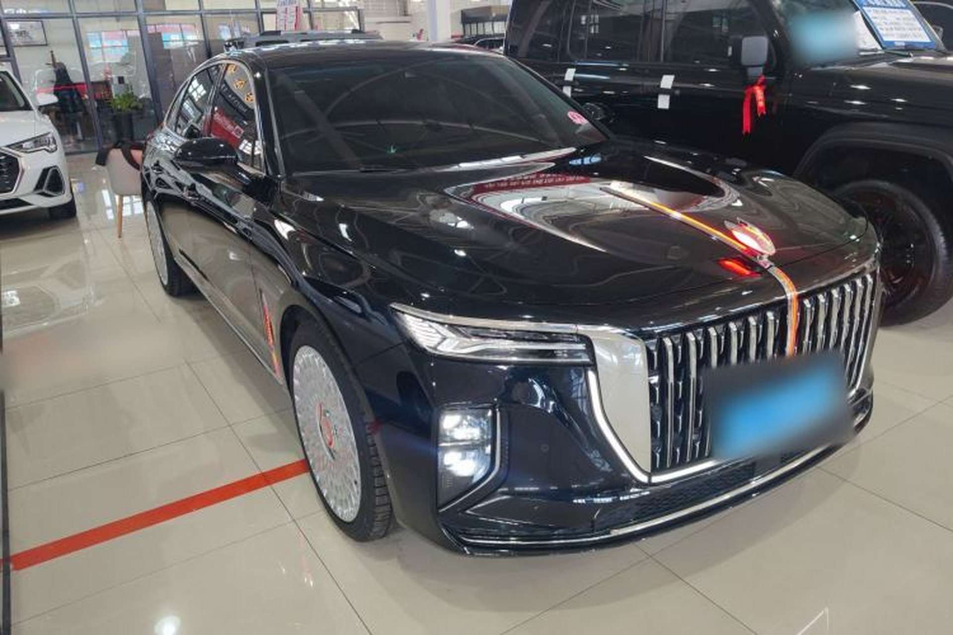Used Hongqi H9 2025 Model Facelifted 2.0T Two-Wheel Drive Flag-Style Luxury Business Edition, 5 Seats Front Right 45 Deg