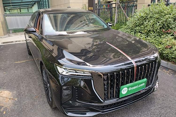 Used Hongqi H9 2025 Model Facelifted 2.0T Two-Wheel Drive Flag-Style Private Enjoyment Fashion Edition, 5 Seats Front Right 45 Deg
