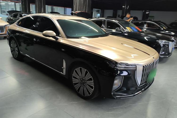 Used Hongqi H9 2025 Model Facelifted 2.0T Two-Wheel Drive Flag-Style Luxury Business Edition, 5 Seats Front Right 45 Deg