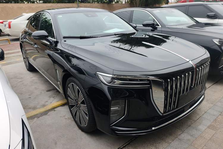 Used Hongqi H9 2025 2.0T Two-Wheel Drive Flagship Luxury Business Edition 5 Seats Front Right 45 Deg