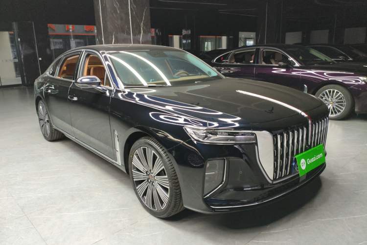 Used Hongqi H9 2025 Model Facelifted 2.0T Two-Wheel Drive Flag-Style Luxury Business Edition, 5 Seats Front Right 45 Deg