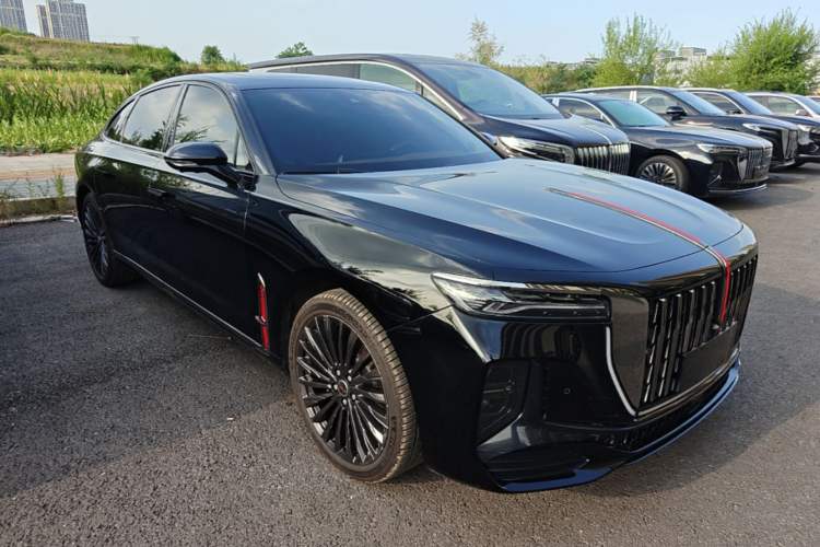 Used Hongqi H9 2025 Model Facelifted 2.0T Two-Wheel Drive Flag-Style Private Enjoyment Fashion Edition, 5 Seats Front Right 45 Deg