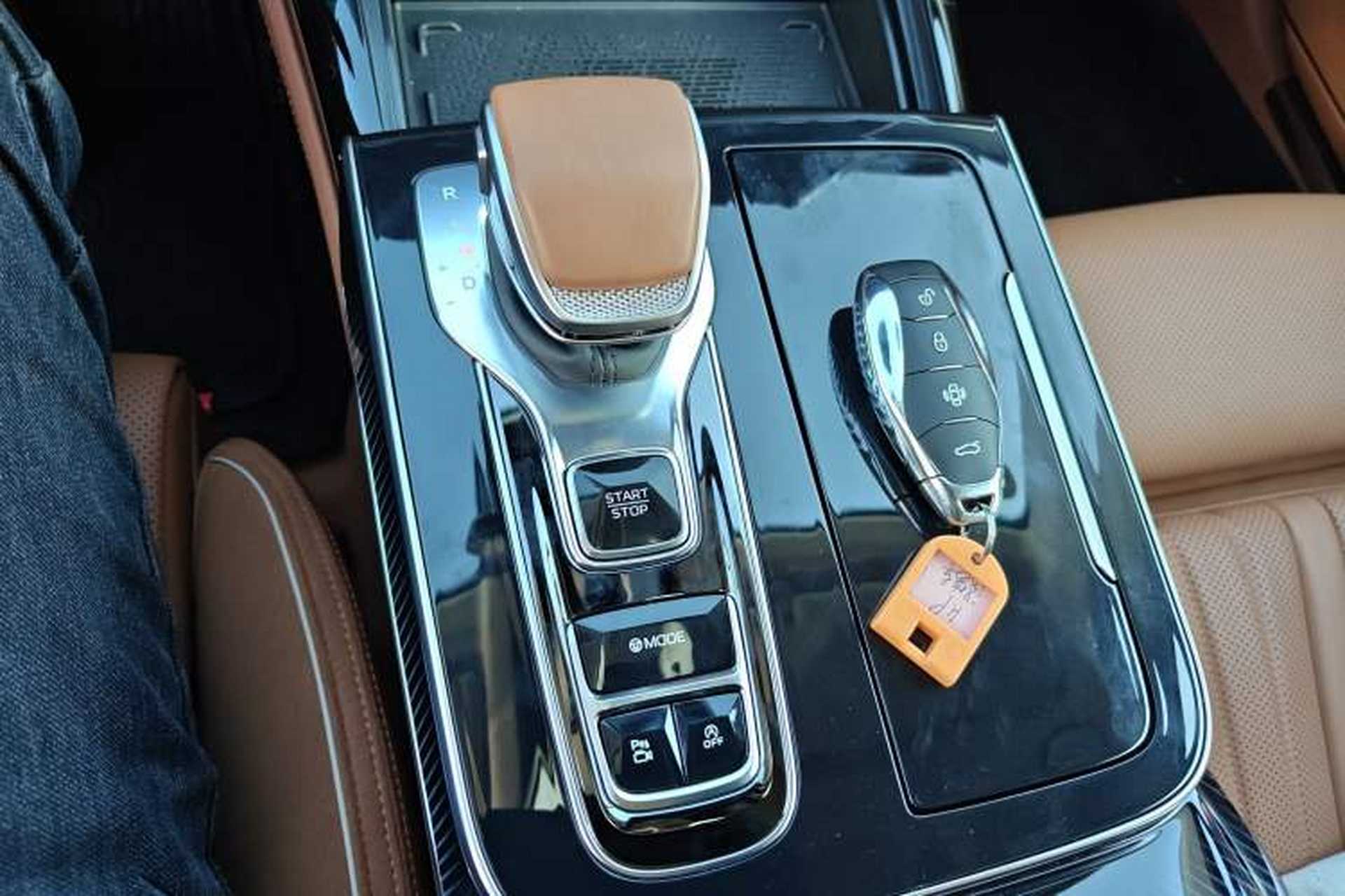 Used Hongqi H9 2025 2.0T Two-Wheel Drive Flagship Private Enjoyment Fashion Edition 5 Seats Gear Lever