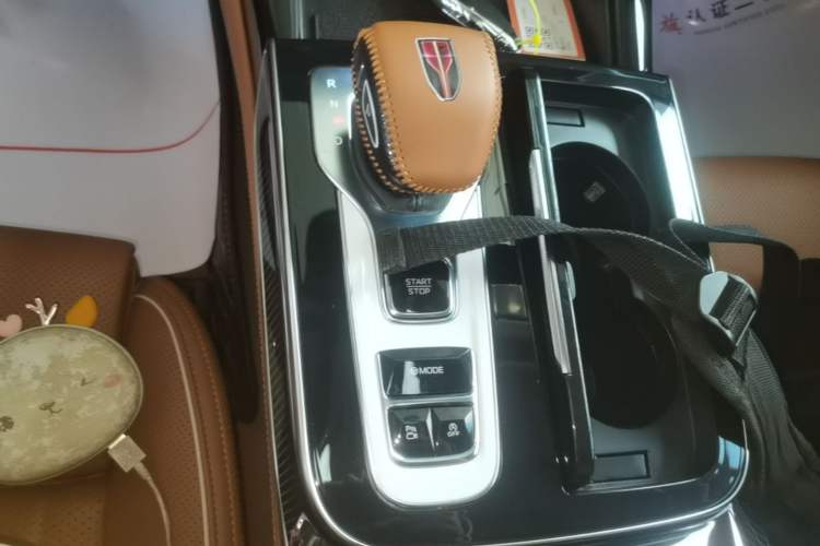Used Hongqi H9 2025 2.0T Two-Wheel Drive Flagship Luxury Business Edition 5 Seats Gear Lever