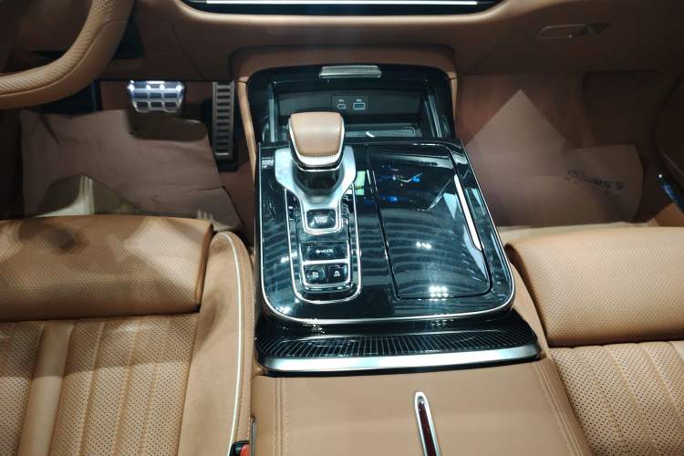 Used Hongqi H9 2025 2.0T Two-Wheel-Drive Flagship Private Enjoyment Style 5 Seats Gear Lever