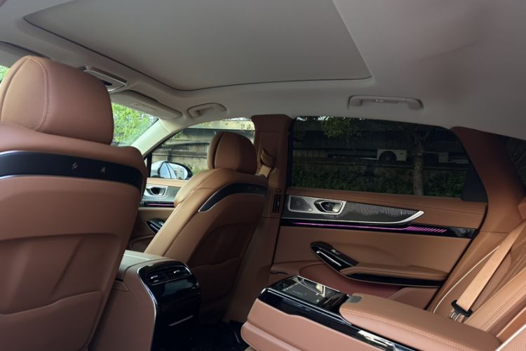 Used Hongqi H9 2025 Model Facelifted 2.0T Two-Wheel Drive Flag-Style Luxury Business Edition, 5 Seats Headliner