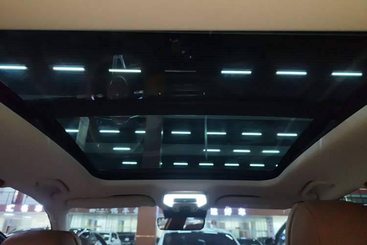 Used Hongqi H9 2025 2.0T Two-Wheel-Drive Flagship Private Enjoyment Style 5 Seats Headliner