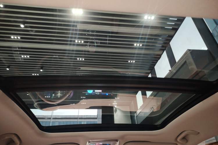 Used Hongqi H9 2025 2.0T Two-Wheel-Drive Flagship Private Enjoyment Style 5 Seats Headliner