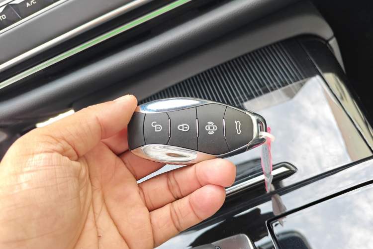 Used Hongqi H9 2025 2.0T Two-Wheel Drive Flagship Luxury Business Edition 5 Seats Interior 1