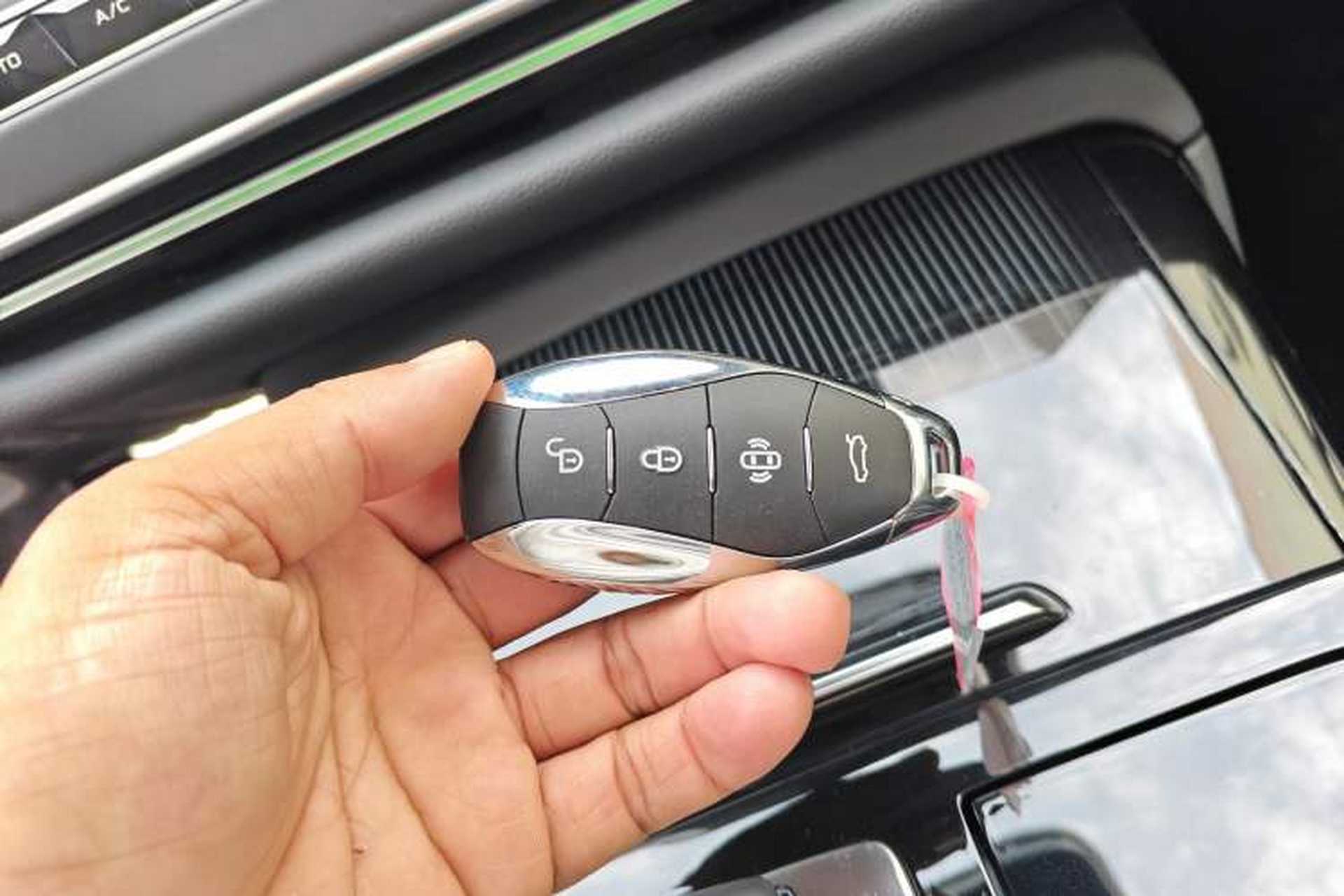 Used Hongqi H9 2025 2.0T Two-Wheel Drive Flagship Luxury Business Edition 5 Seats Interior 1