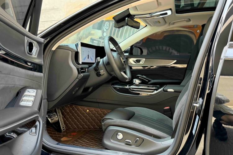 Used Hongqi H9 2025 2.0T Two-Wheel-Drive Flagship Private Enjoyment Style 5 Seats Interior 1