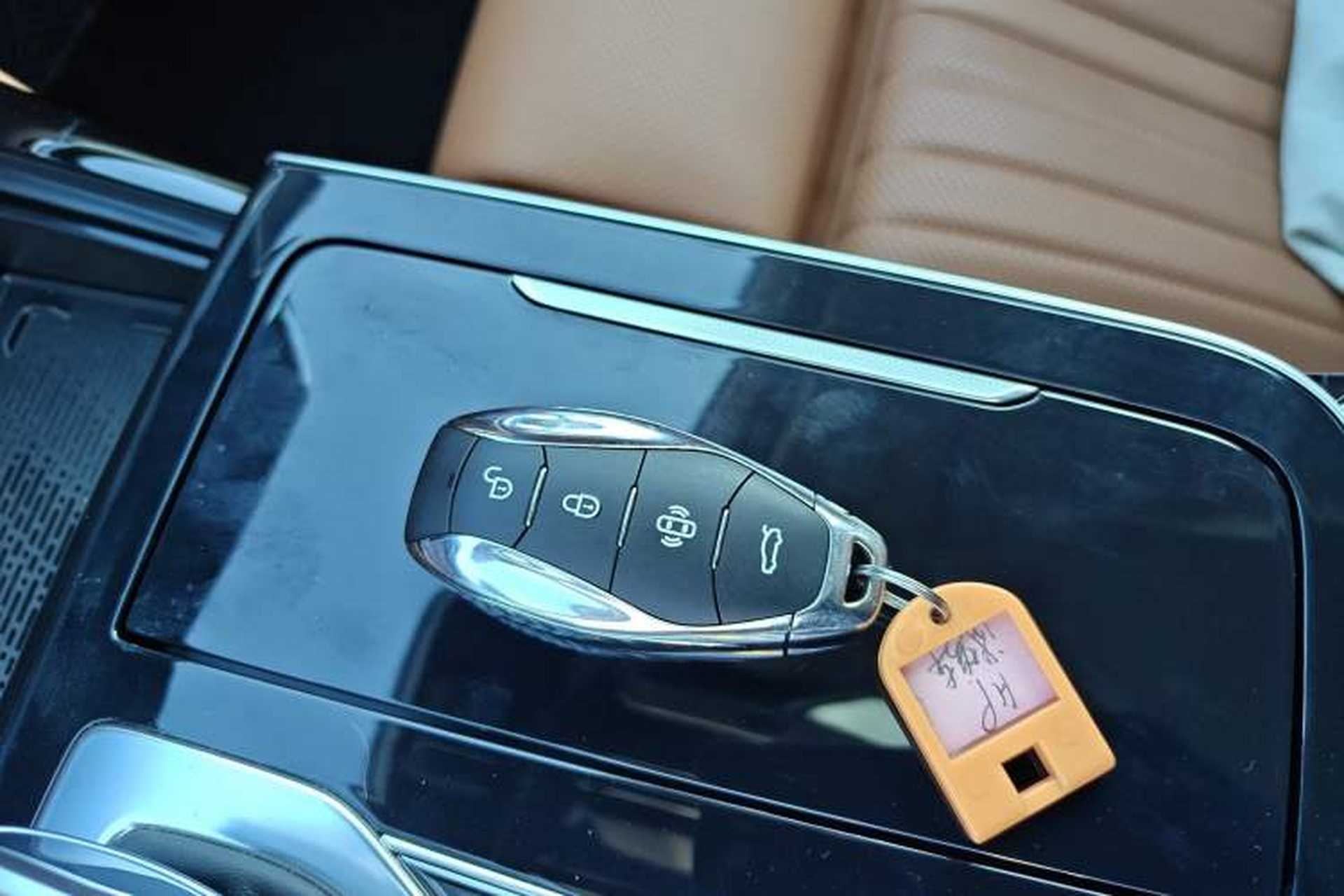 Used Hongqi H9 2025 2.0T Two-Wheel Drive Flagship Private Enjoyment Fashion Edition 5 Seats Interior 1