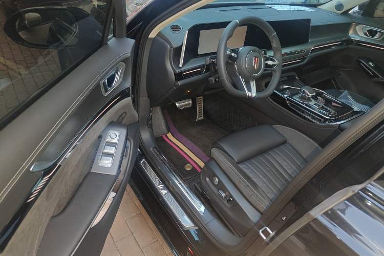 Used Hongqi H9 2025 2.0T Two-Wheel-Drive Flagship Private Enjoyment Style 5 Seats Interior 1