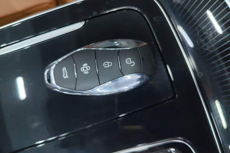 Used Hongqi H9 2025 2.0T Two-Wheel-Drive Flagship Private Enjoyment Style 5 Seats Interior 1