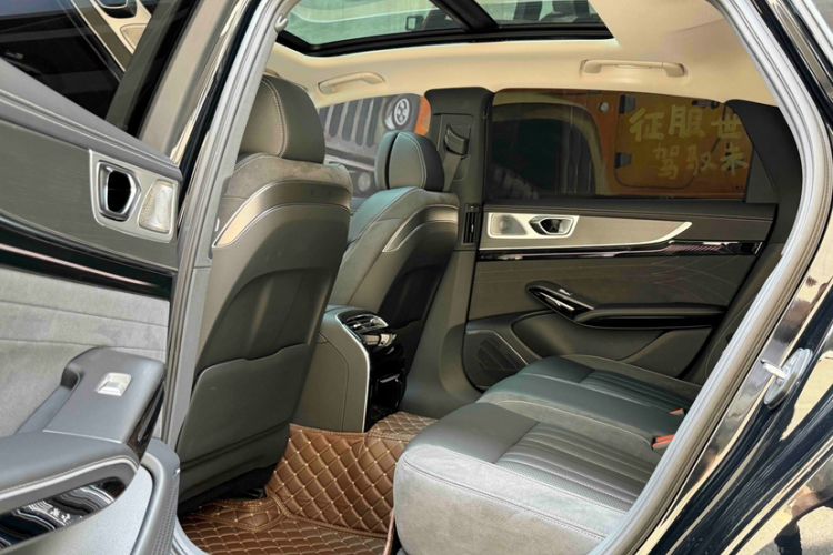 Used Hongqi H9 2025 2.0T Two-Wheel-Drive Flagship Private Enjoyment Style 5 Seats Interior 2