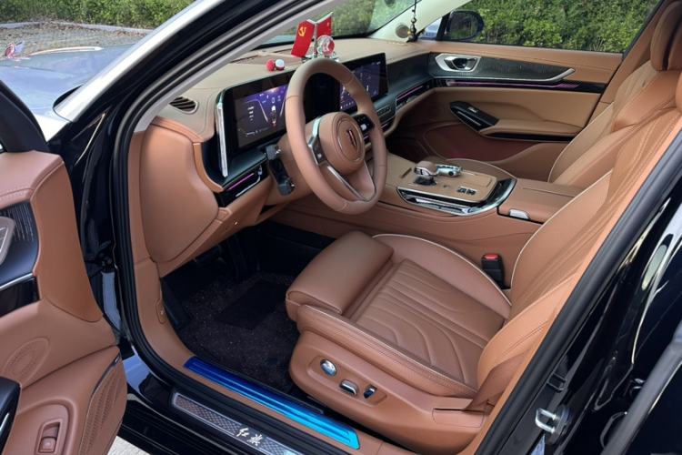 Used Hongqi H9 2025 Model Facelifted 2.0T Two-Wheel Drive Flag-Style Luxury Business Edition, 5 Seats Interior 2