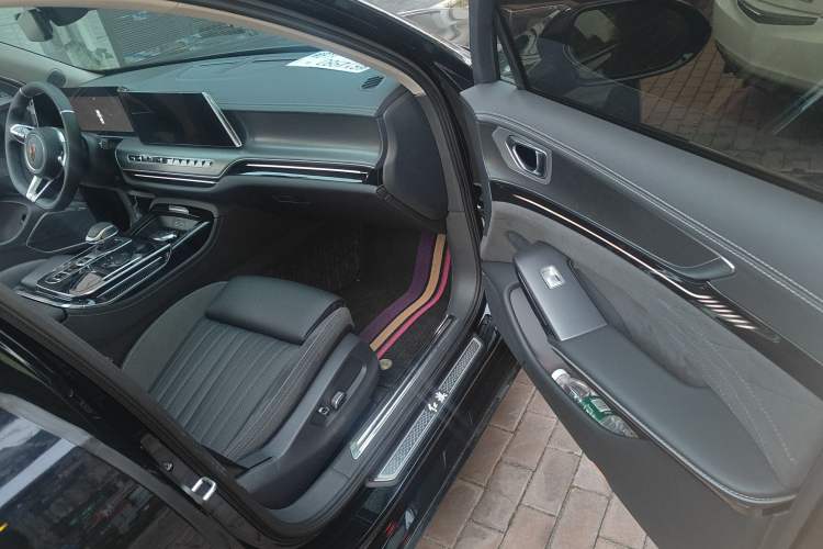Used Hongqi H9 2025 2.0T Two-Wheel-Drive Flagship Private Enjoyment Style 5 Seats Interior 3