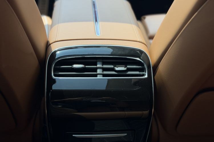 Used Hongqi H9 2025 2.0T Two-Wheel Drive Flagship Luxury Business Edition 5 Seats Interior 4