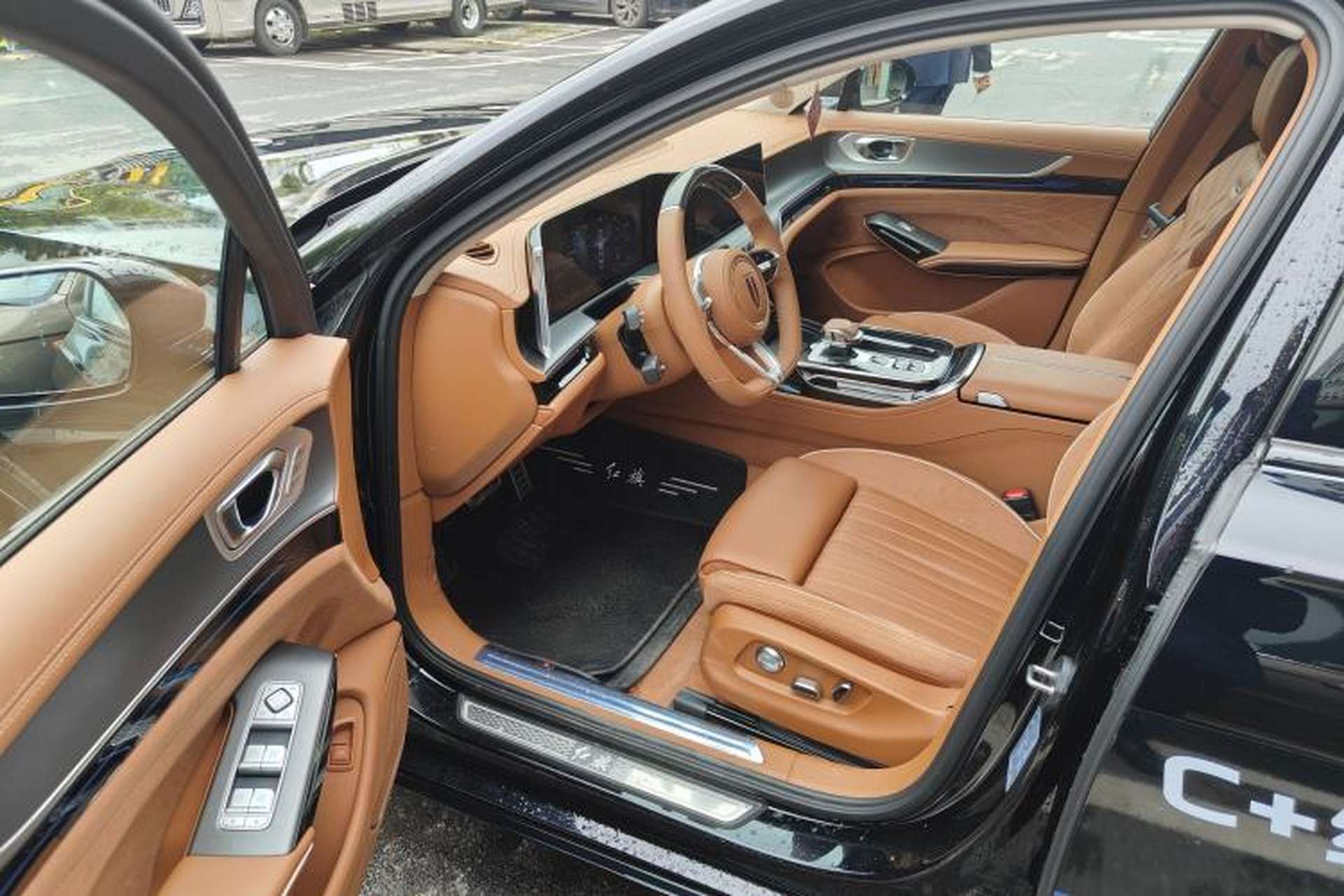 Used Hongqi H9 2025 2.0T Two-Wheel Drive Flagship Private Enjoyment Fashion Edition 5 Seats Interior 4