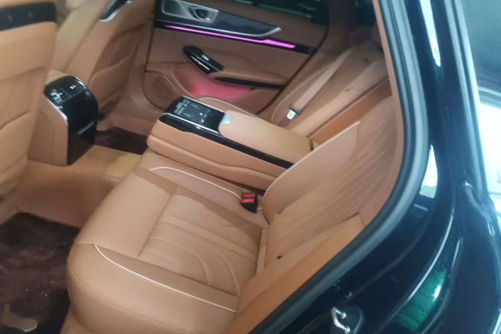 Used Hongqi H9 2025 2.0T Two-Wheel Drive Flagship Luxury Business Edition 5 Seats Interior 4