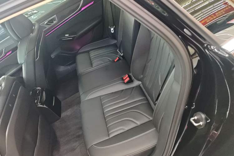Used Hongqi H9 2025 Model Facelifted 2.0T Two-Wheel Drive Flag-Style Luxury Business Edition, 5 Seats Interior 4