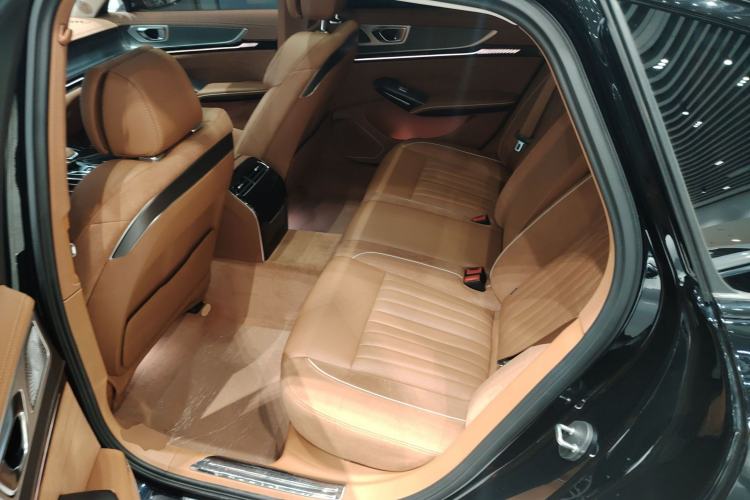 Used Hongqi H9 2025 2.0T Two-Wheel-Drive Flagship Private Enjoyment Style 5 Seats Interior 4