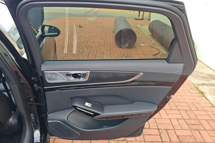 Used Hongqi H9 2025 2.0T Two-Wheel Drive Flagship Luxury Business Edition 5 Seats Interior 6