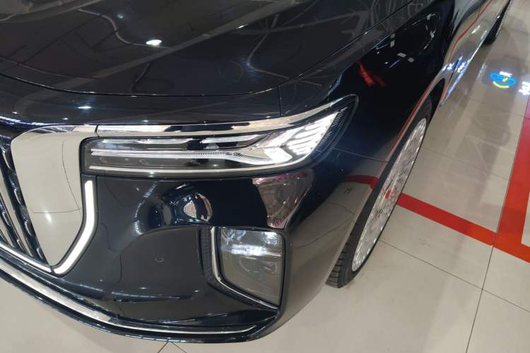 Used Hongqi H9 2025 Model Facelifted 2.0T Two-Wheel Drive Flag-Style Luxury Business Edition, 5 Seats Left Front Headlight