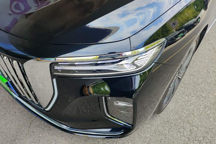 Used Hongqi H9 2025 Model Facelifted 2.0T Two-Wheel Drive Flag-Style Luxury Business Edition, 5 Seats Left Front Headlight