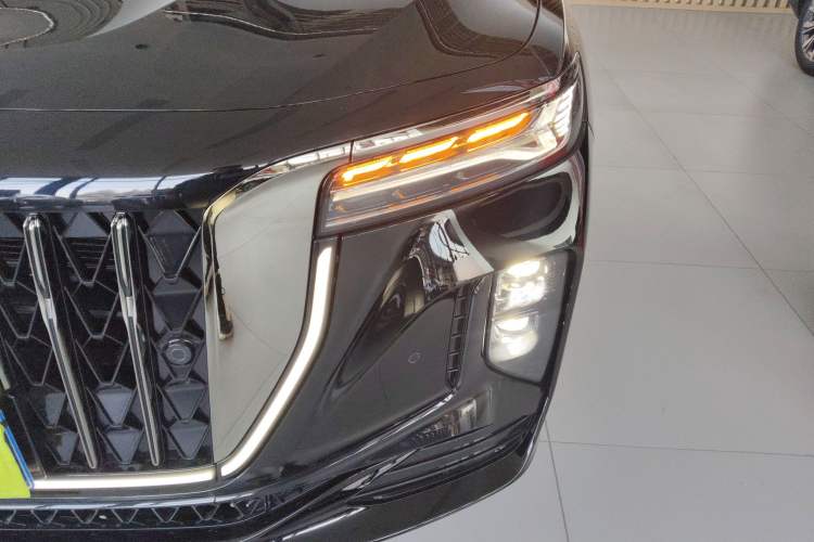 Used Hongqi H9 2025 2.0T Two-Wheel-Drive Flagship Private Enjoyment Style 5 Seats Left Front Headlight