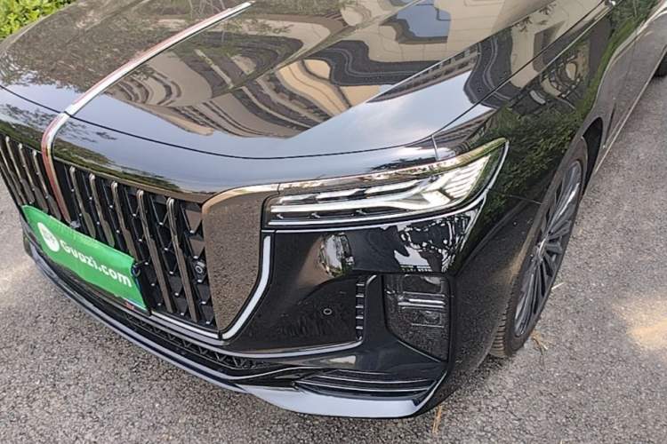 Used Hongqi H9 2025 Model Facelifted 2.0T Two-Wheel Drive Flag-Style Private Enjoyment Fashion Edition, 5 Seats Left Front Headlight