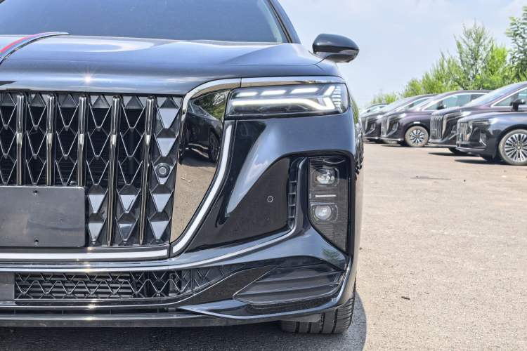 Used Hongqi H9 2025 Model Facelifted 2.0T Two-Wheel Drive Flag-Style Private Enjoyment Fashion Edition, 5 Seats Left Front Headlight