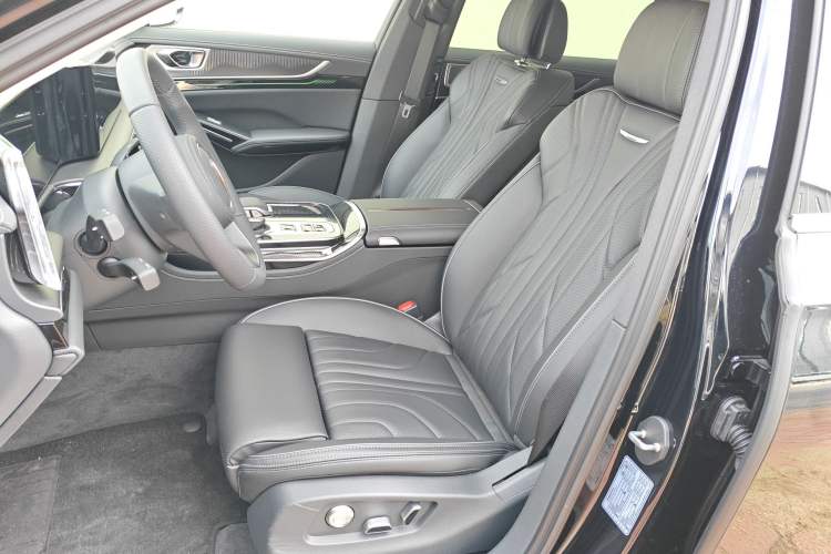Used Hongqi H9 2025 2.0T Two-Wheel Drive Flagship Luxury Business Edition 5 Seats Left Front Seat