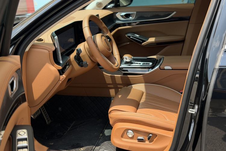 Used Hongqi H9 2025 2.0T Two-Wheel Drive Flagship Luxury Business Edition 5 Seats Left Front Seat
