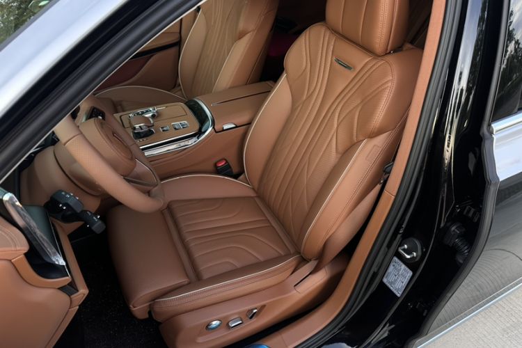 Used Hongqi H9 2025 Model Facelifted 2.0T Two-Wheel Drive Flag-Style Luxury Business Edition, 5 Seats Left Front Seat