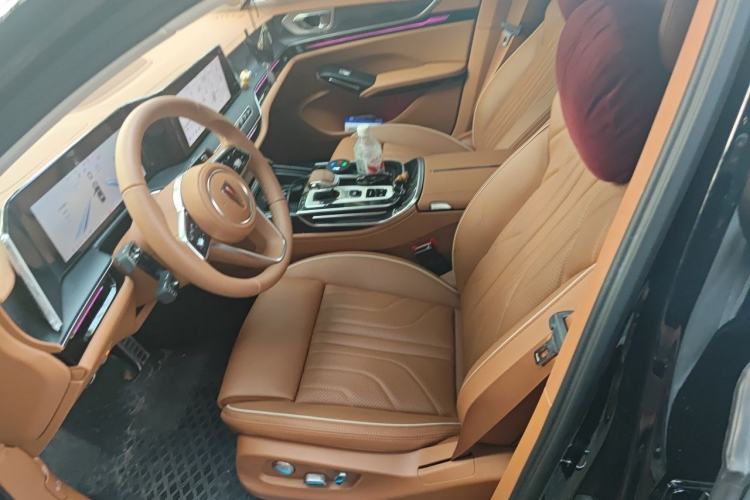 Used Hongqi H9 2025 2.0T Two-Wheel Drive Flagship Luxury Business Edition 5 Seats Left Front Seat