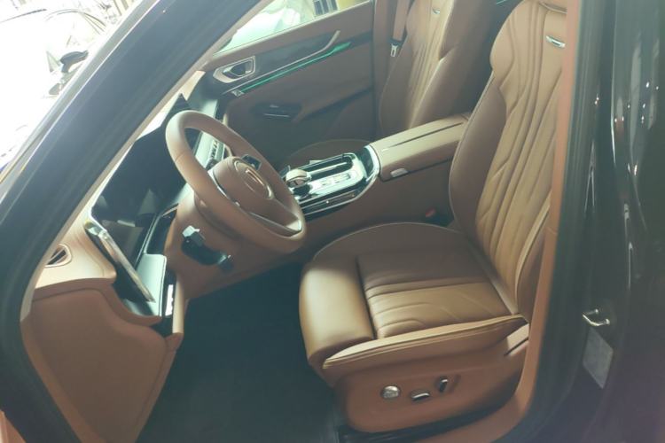 Used Hongqi H9 2025 Model Facelifted 2.0T Two-Wheel Drive Flag-Style Luxury Business Edition, 5 Seats Left Front Seat