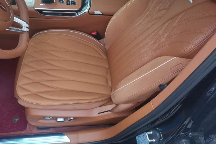 Used Hongqi H9 2025 Model Facelifted 2.0T Two-Wheel Drive Flag-Style Private Enjoyment Fashion Edition, 5 Seats Left Front Seat