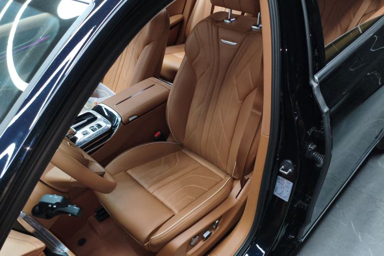 Used Hongqi H9 2025 Model Facelifted 2.0T Two-Wheel Drive Flag-Style Luxury Business Edition, 5 Seats Left Front Seat