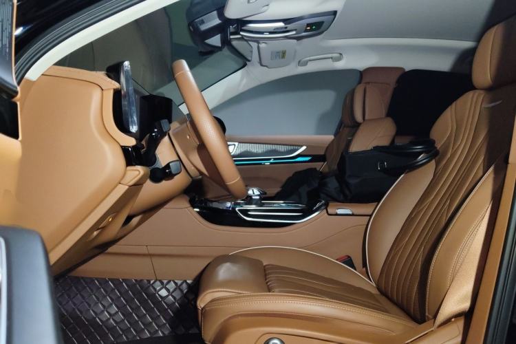 Used Hongqi H9 2025 2.0T Two-Wheel Drive Flagship Luxury Business Edition 5 Seats Left Front Seat